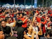 1749143202319-ole-romeny-cetak-gol-suporter-histeris-nobar-di-gbk-1749136391337_43