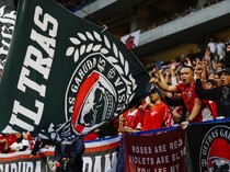 1749553521274-deru-suporter-indonesia-di-stadion-suita-jepang-1749550678403_43