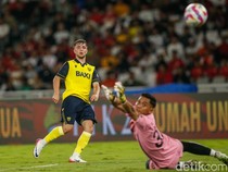 1751864880598-oxford-united-tumbangkan-liga-indonesia-all-star-6-3-1751844289476_43