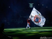 1753549508355-persija-jakarta-kenalkan-jersey-baru-pakai-drone-1753538457472_43