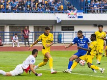 1754759086435-maung-bandung-taklukkan-semen-padang-2-0-di-gbla-1754741221180_43