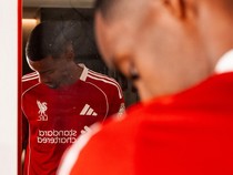 1756834375804-alexander-isak-resmi-gabung-liverpool-1756766060377_43
