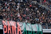1760699814432-suporter-persebaya-persija-1760686369524_43