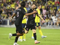 1760872617296-messi-hat-trick-inter-miami-bantai-nashville-5-2-di-laga-penutup-mls-2025-1760846565977_43