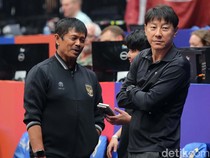 1761455564787-shin-tae-yong-dan-indra-sjafri-antusias-nobar-fiba-world-cup-2023-1_43
