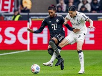1761455689317-kevin-diks-michael-olise-borussia-moenchengladbach-vs-bayern-munich-bundesliga-liga-jerman-1761432380623_43