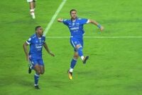 1761585388184-luciano-guaycochea-merayakan-gol-ke-gawang-persis-solo-1761572794407_43