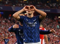 1762254834393-arsenal-leandro-trossard-1758048155679_43