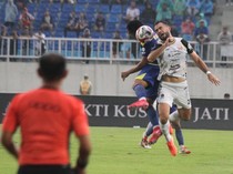 1762622253827-persija-tundukkan-arema-fc-2-1-di-stadion-kanjuruhan-1762609267201_43