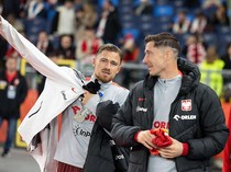 1762967626992-matty-cash-robert-lewandowski-1762931722478_43