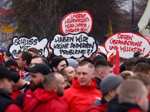 1763356540327-jelang-laga-piala-dunia-fans-sepakbola-jerman-gelar-aksi-protes-1763292487708_43