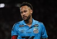 1763528684529-neymar-santos-flamengo-vs-santos-liga-brasil-1762822615794_43