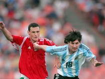 1763874272356-debut-lionel-messi_43