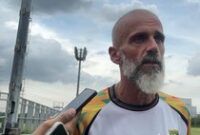 1763895881427-pelatih-persebaya-eduardo-perez-1763463355552_43