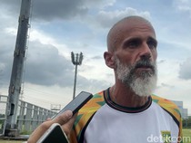 1763895881427-pelatih-persebaya-eduardo-perez-1763463355552_43