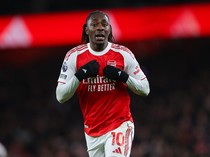 1763960671356-eberechi-eze-arsenal-arsenal-vs-tottenham-hotspur-liga-inggris-premier-league-1763943090425_43