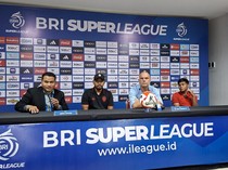 1763982263452-konferensi-pers-bali-united-seusai-melawan-persis-solo-di-stadion-kapten-i-wayan-dipta-minggu-23112025-foto-krisna-pradiptadet-1763911605339_43