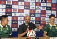 1763982269258-pelatih-persebaya-eduardo-perez-1763817124324_43