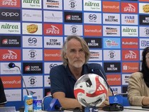 1763982272677-pelatih-dewa-united-jan-olde-riekerink-dok-istimewa-1762358821621_43