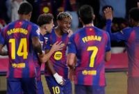 1764068696080-barcelona-vs-elche-lamine-yamal-laliga-liga-spanyol-1762129936177_43