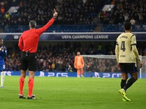 1764155095320-chelsea-vs-barcelona-ronald-araujo-liga-champions-1764104650441_43