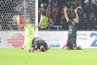 1764349471666-persija-taklukkan-psim-2-0-kemenangan-manis-di-usia-ke-97-1764344770659_43