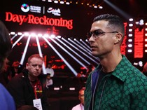 1764414290463-cristiano-ronaldo-nonton-tinju_43