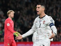 1764954277744-cristiano-ronaldo-ronaldo-cr7-timnas-portugal-portugal-irlandia-vs-portugal-kualifkasi-piala-dunia-2026-kartu-merah-1763077898027_43