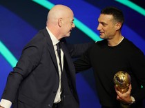 1765105483106-gianni-infantinopresiden-fifalionel-scalonitimnas-argentinatrofi-piala-duniadrawing-piala-dunia-2026piala-dunia-2026-1765080341581_43