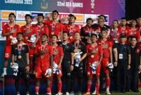 1765127084469-senyum-ceria-garuda-muda-dengan-medali-emas-3_43