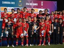 1765127084469-senyum-ceria-garuda-muda-dengan-medali-emas-3_43