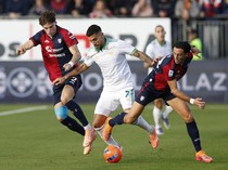 1765170276284-cagliari-vs-as-roma-1765131687897_43