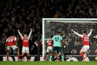 1765688665886-menang-dramatis-dewi-fortuna-naungi-arsenal-saat-bungkam-wolves-1765673830174_43