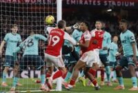 1765710275750-menang-dramatis-dewi-fortuna-naungi-arsenal-saat-bungkam-wolves-1765673830118_43