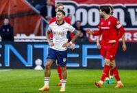 1765731862380-twente-vs-go-ahead-eagles-liga-belanda-eredivisie-dean-james-1765726144372_43