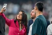 1765818284086-amruta-fadnavis-lionel-messi-1765795773189_43