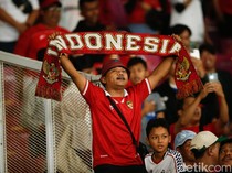 1766811879324-aksi-suporter-indonesia-merahkan-gbk-dengan-beragam-poster-1753113779798_43