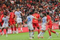 1767459873303-duel-ketat-warnai-kemenangan-persija-di-sugbk-1767441155945_43
