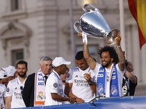 1767719050374-potret-pesta-kemenangan-real-madrid-usai-juara-liga-champions-5_43