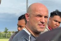 1767805485993-pelatih-persebaya-bernardo-tavares-1767764198873_43